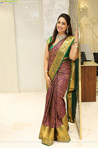 Nirupama poses with Traditional Jewellery, HD Gallery