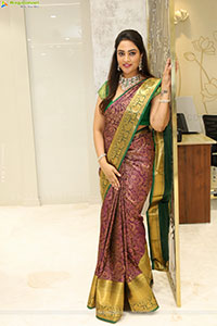 Nirupama poses with Traditional Jewellery, HD Gallery