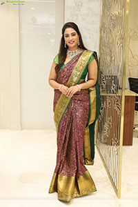 Nirupama poses with Traditional Jewellery, HD Gallery