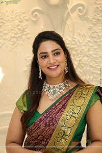 Nirupama poses with Traditional Jewellery, HD Gallery