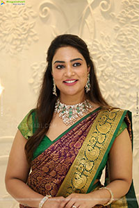 Nirupama poses with Traditional Jewellery, HD Gallery