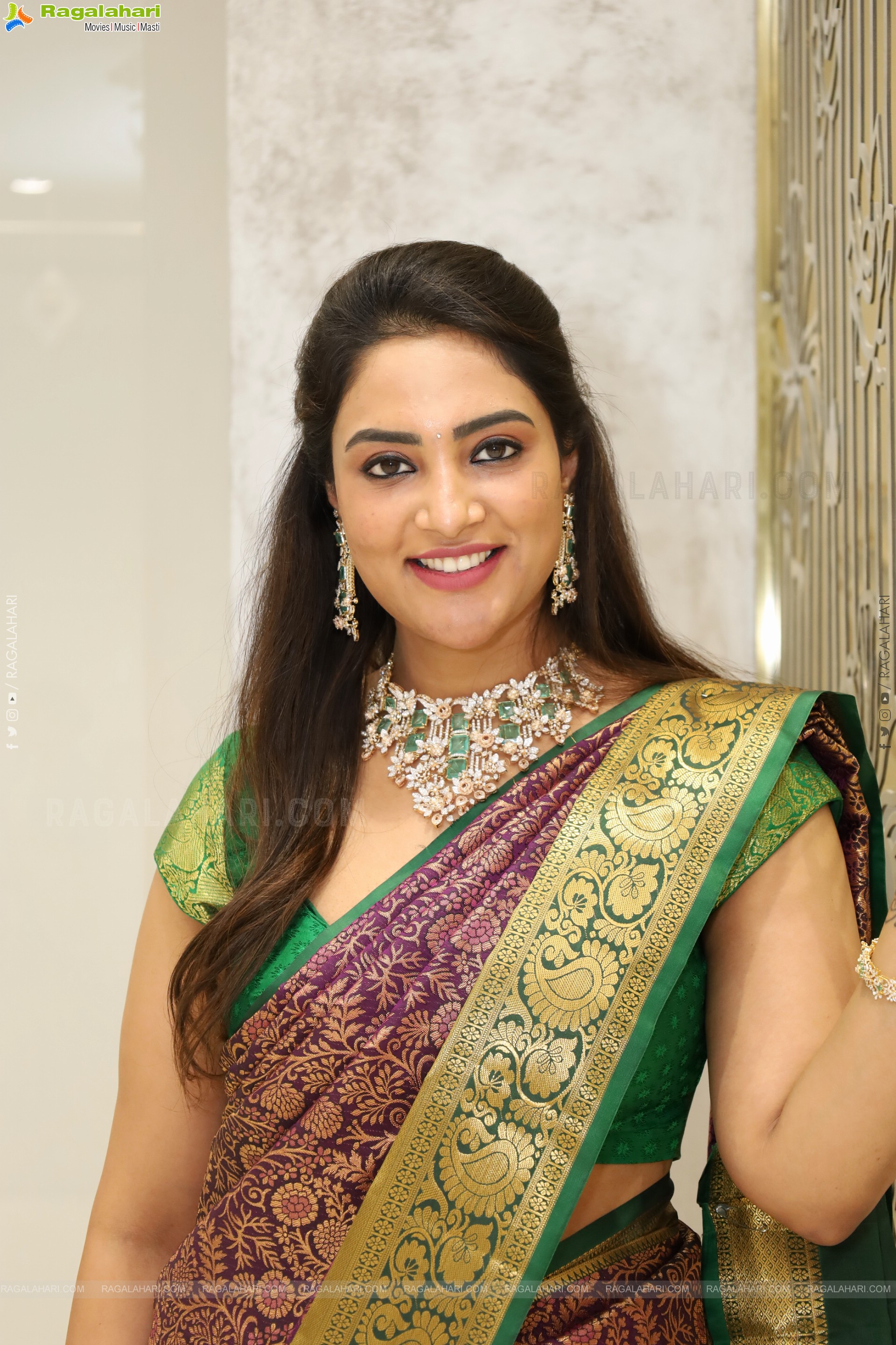 Nirupama poses with Traditional Jewellery, HD Gallery
