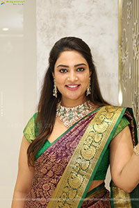 Nirupama poses with Traditional Jewellery, HD Gallery