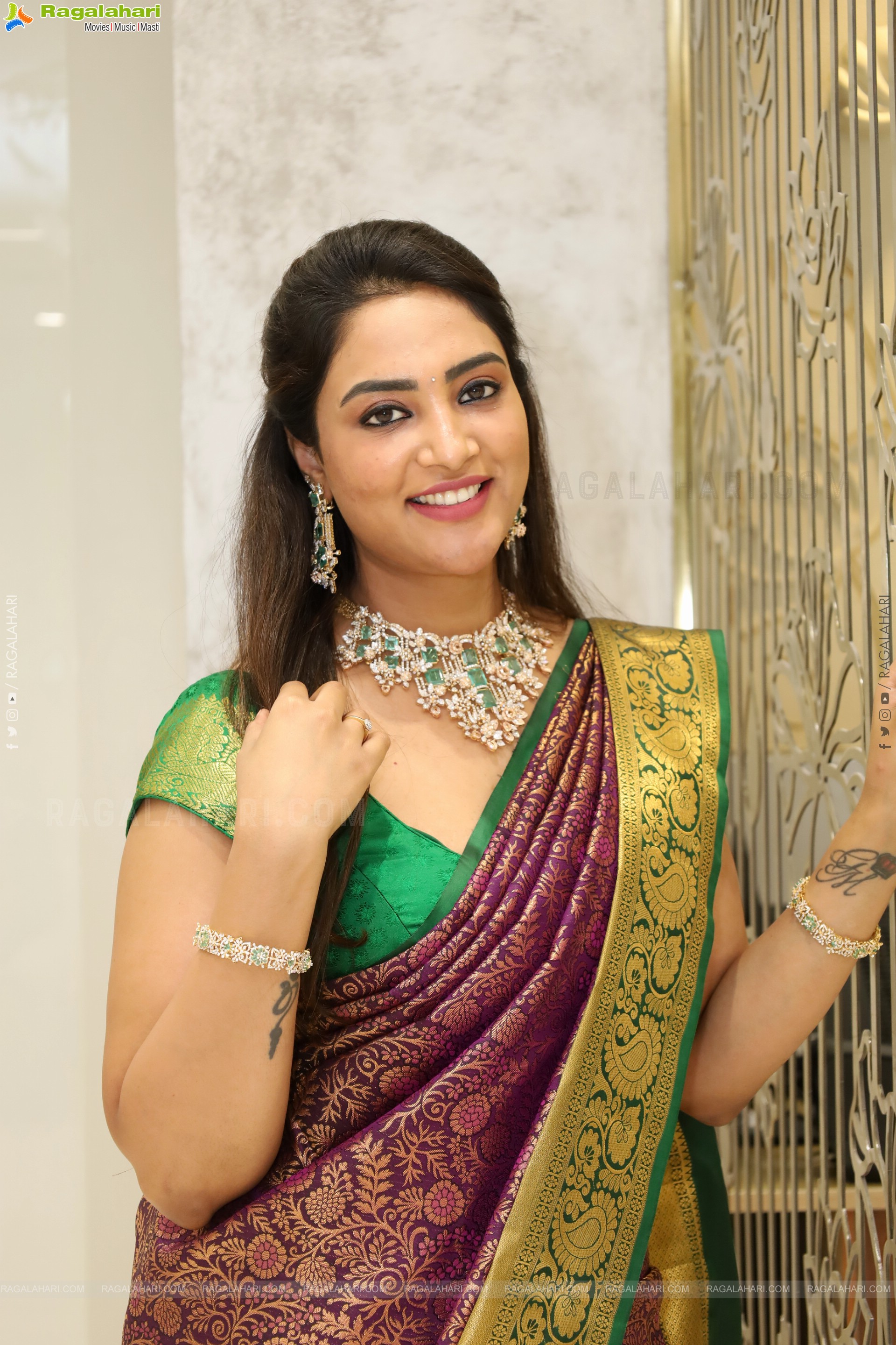 Nirupama poses with Traditional Jewellery, HD Gallery