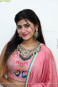 Prantika Das Poses with Jewellery, HD Gallery