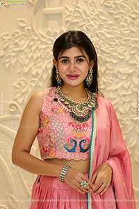 Prantika Das Poses with Jewellery, HD Gallery
