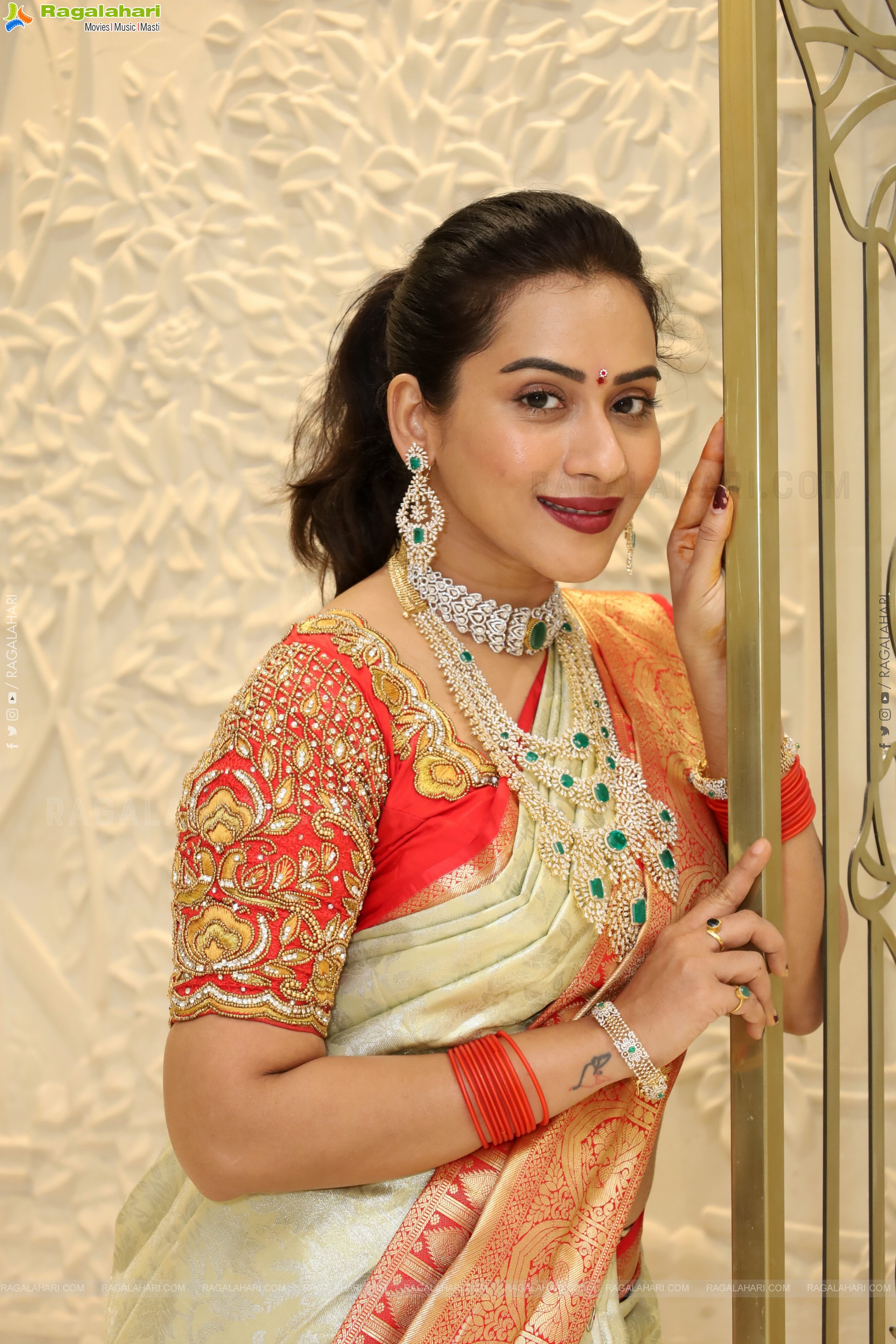 Preethi Singh Poses with Traditional Jewellery, HD Gallery