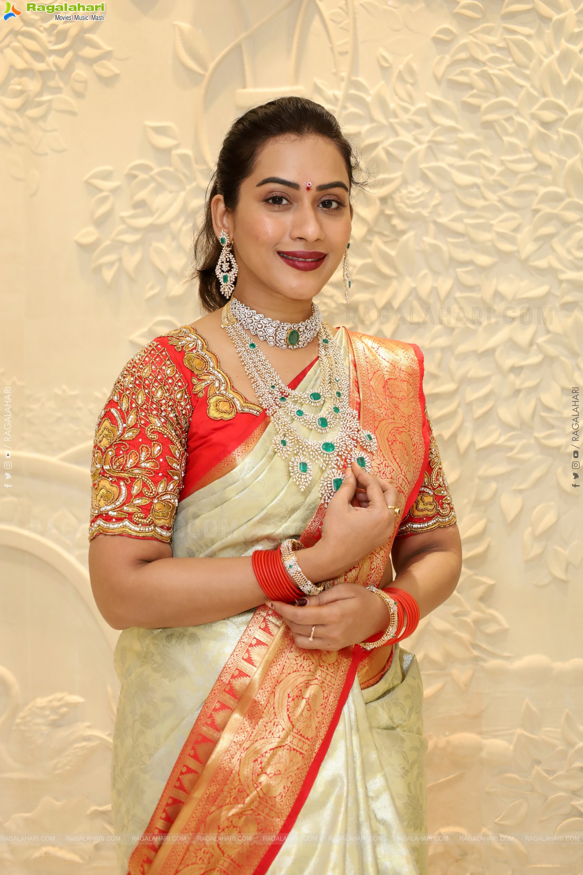 Preethi Singh Poses with Traditional Jewellery, HD Gallery