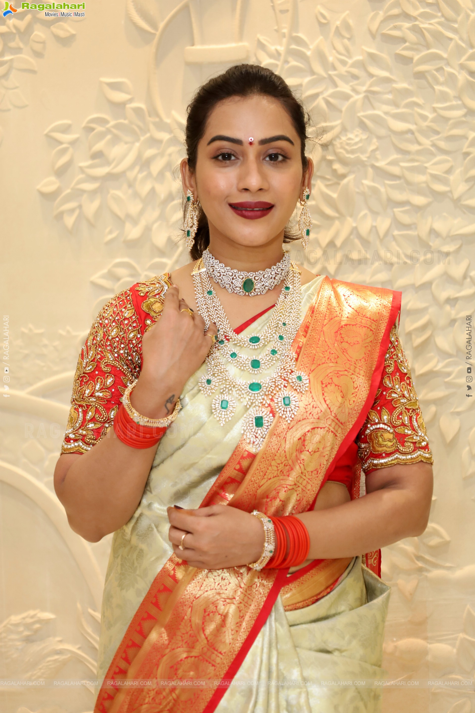 Preethi Singh Poses with Traditional Jewellery, HD Gallery