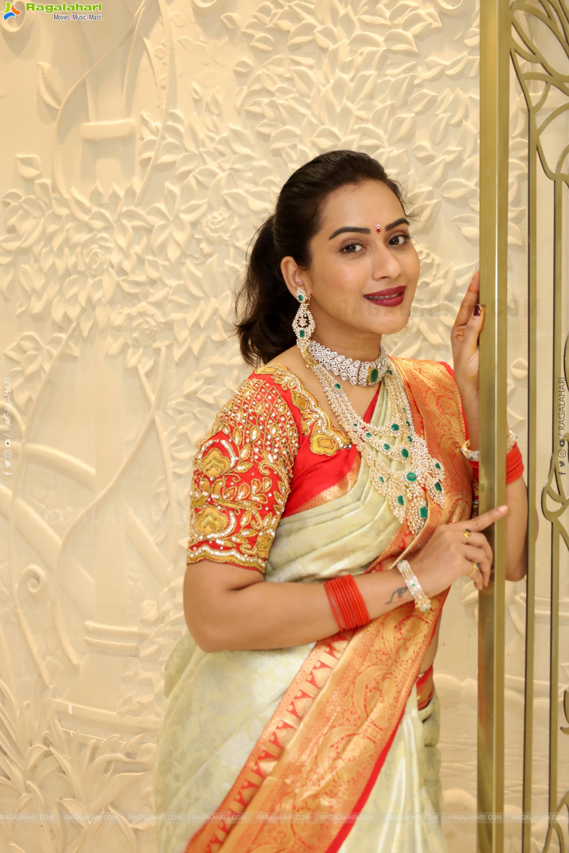 Preethi Singh Poses with Traditional Jewellery, HD Gallery