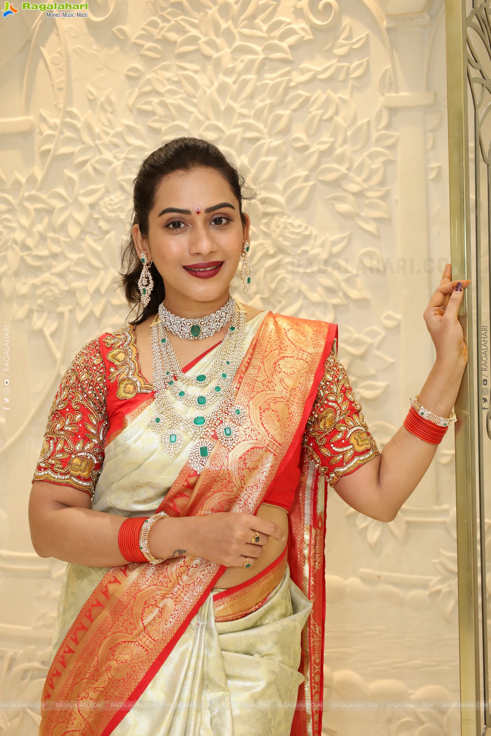 Preethi Singh Poses with Traditional Jewellery, HD Gallery