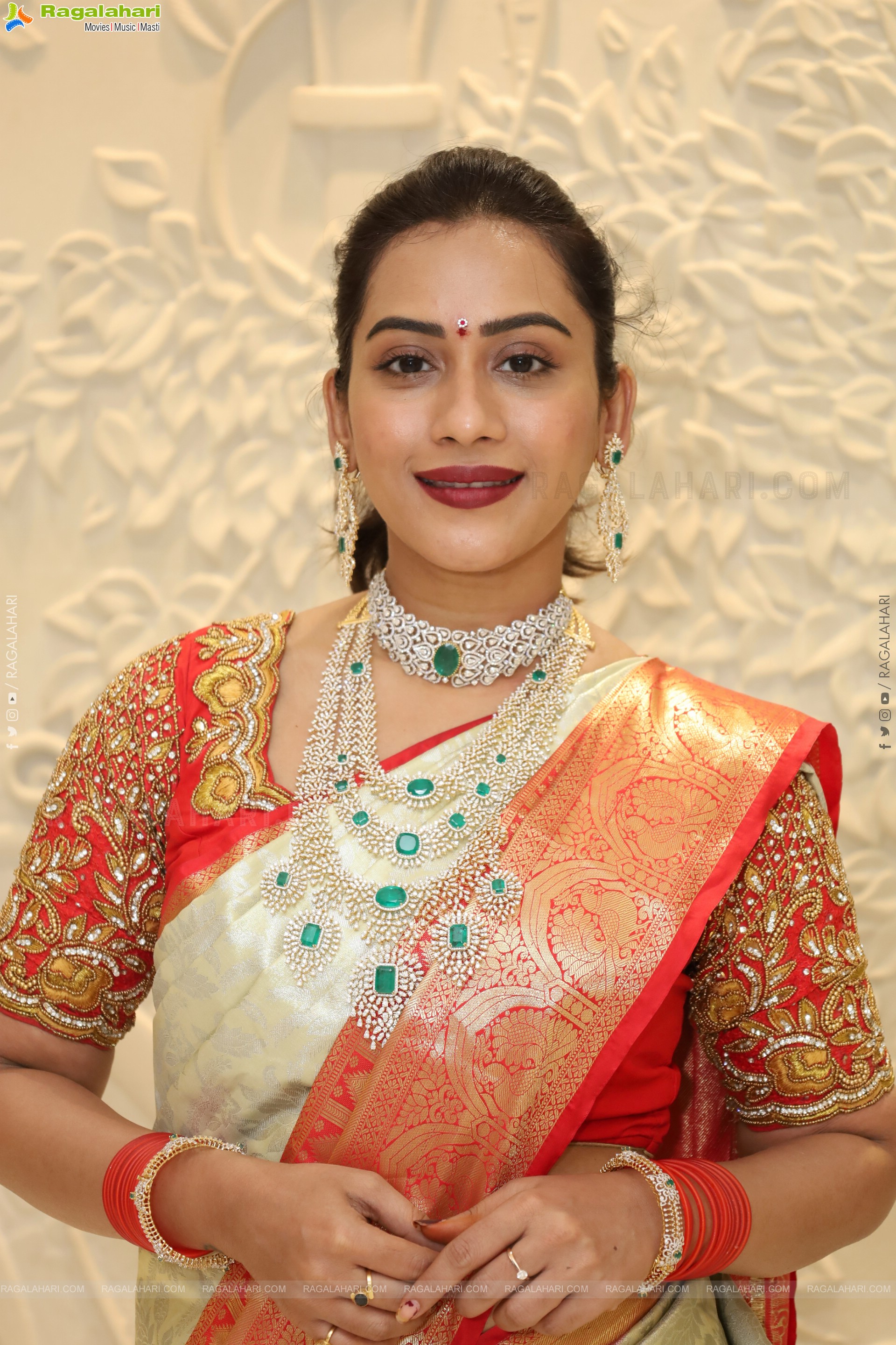 Preethi Singh Poses with Traditional Jewellery, HD Gallery