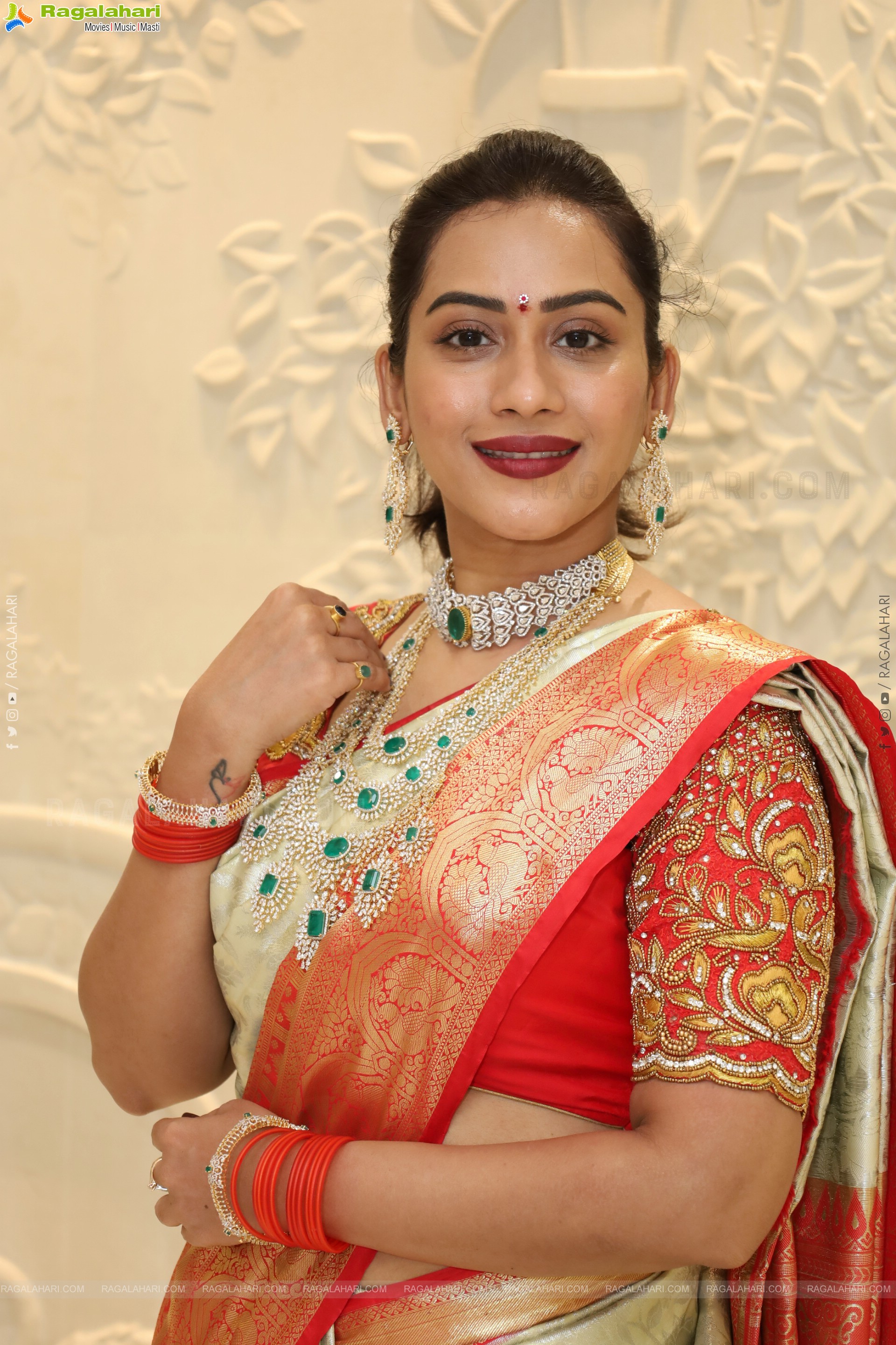 Preethi Singh Poses with Traditional Jewellery, HD Gallery