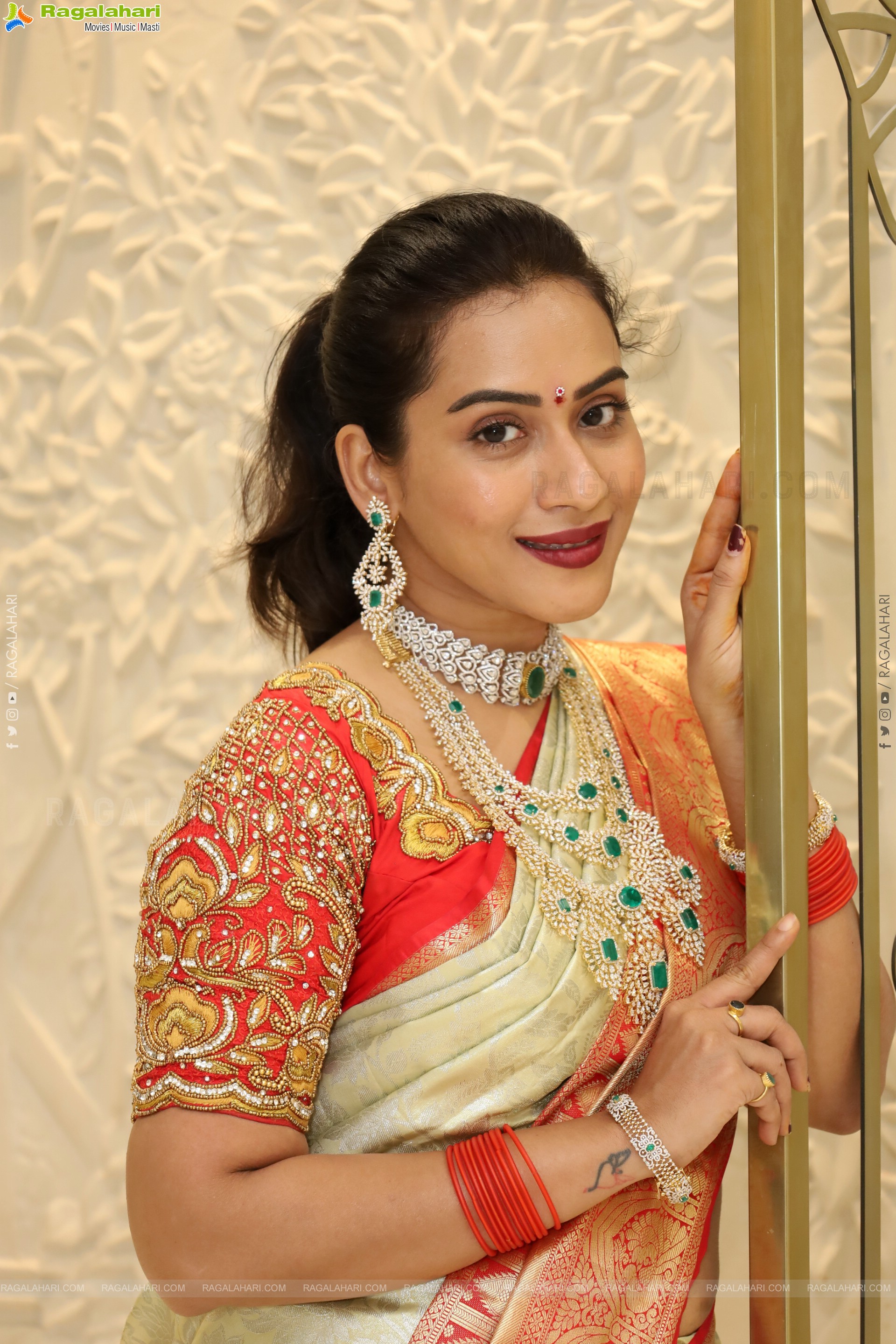 Preethi Singh Poses with Traditional Jewellery, HD Gallery