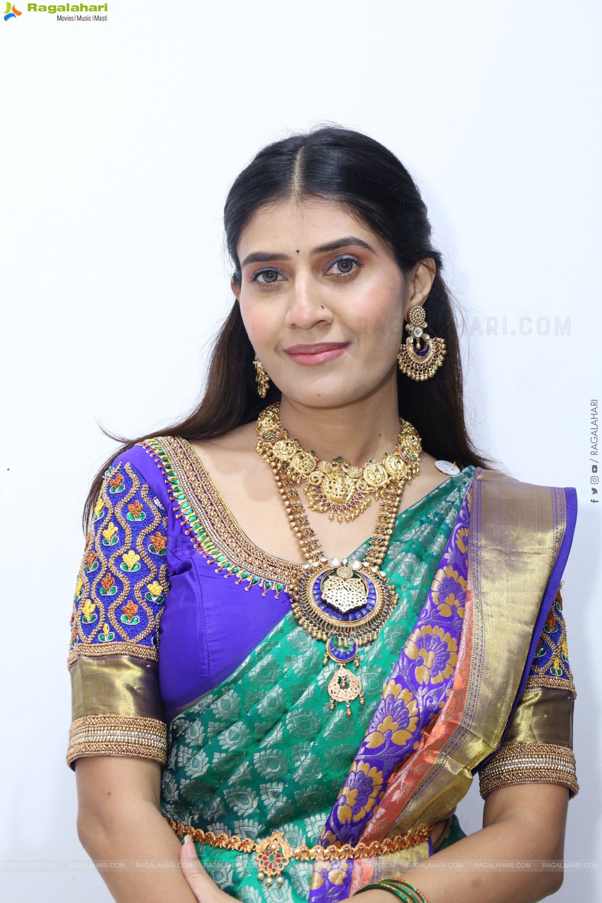 Punam Shail poses with Traditional Jewellery, HD Gallery