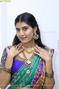 Punam Shail poses with Traditional Jewellery, HD Gallery