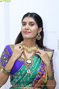 Punam Shail poses with Traditional Jewellery, HD Gallery