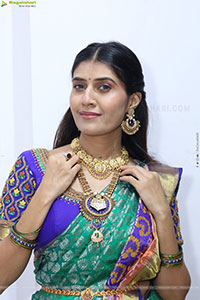 Punam Shail poses with Traditional Jewellery, HD Gallery