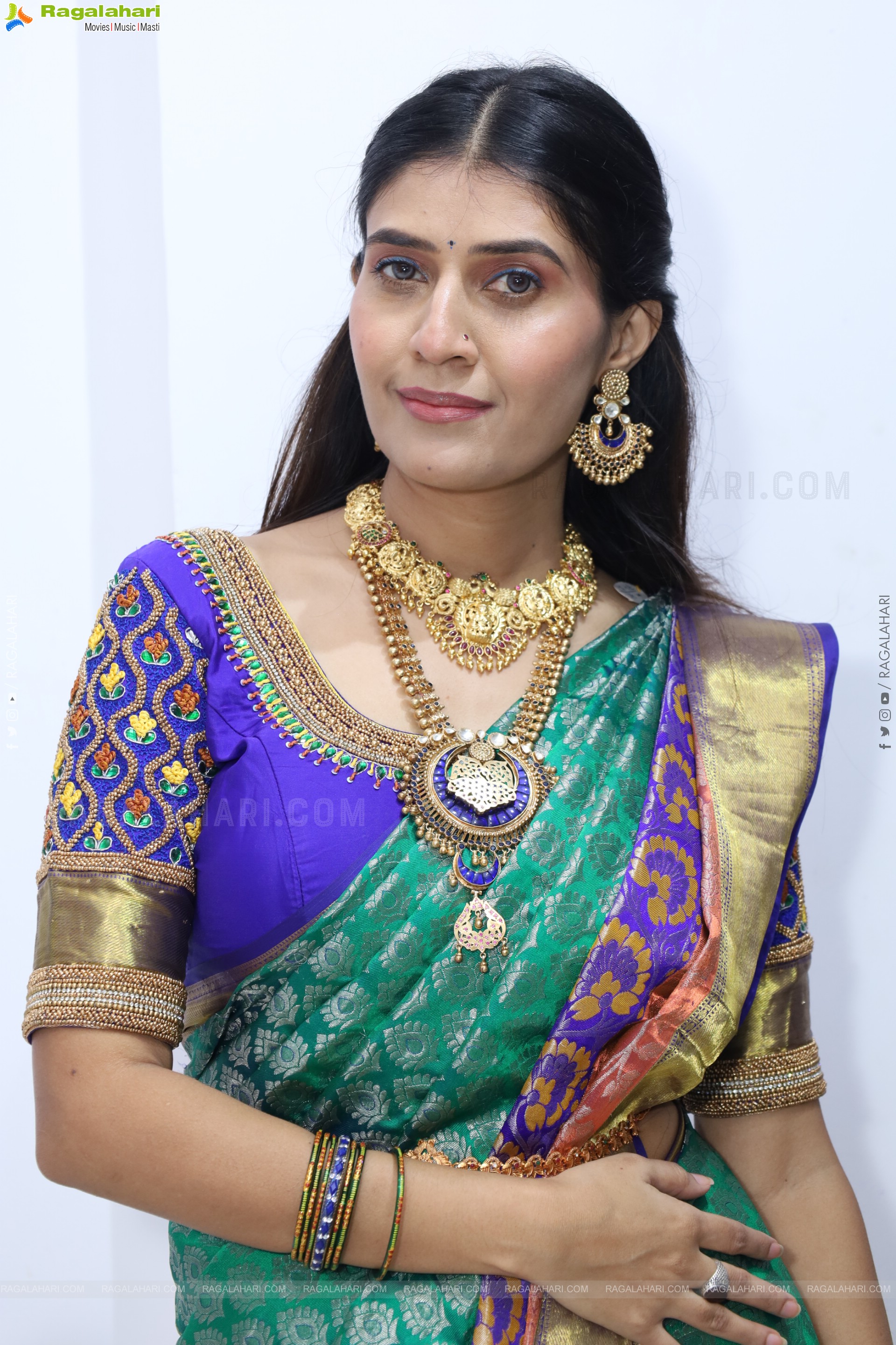 Punam Shail poses with Traditional Jewellery, HD Gallery