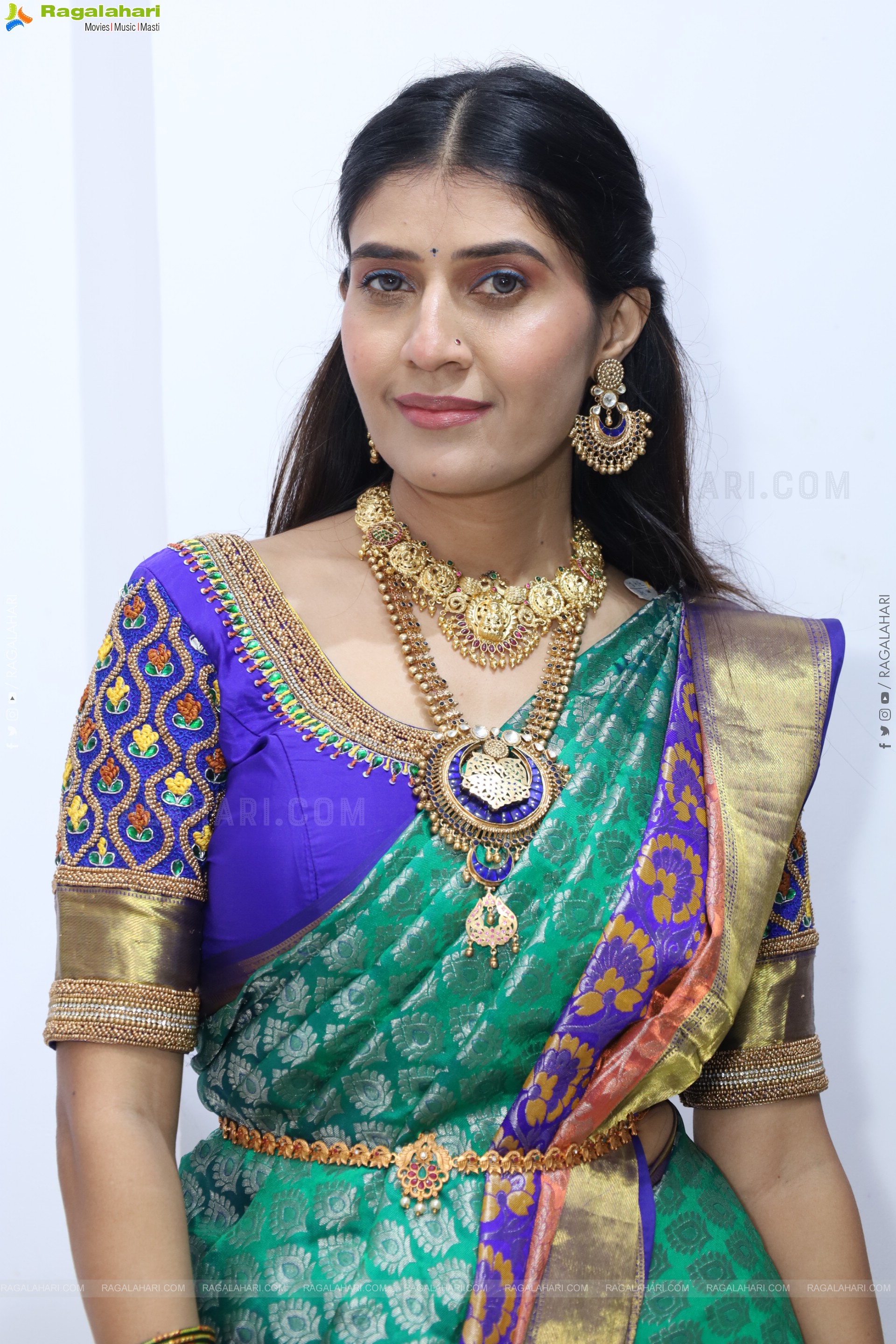 Punam Shail poses with Traditional Jewellery, HD Gallery