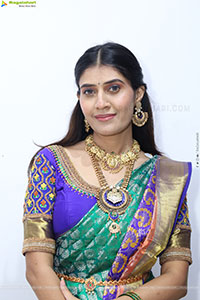 Punam Shail poses with Traditional Jewellery, HD Gallery