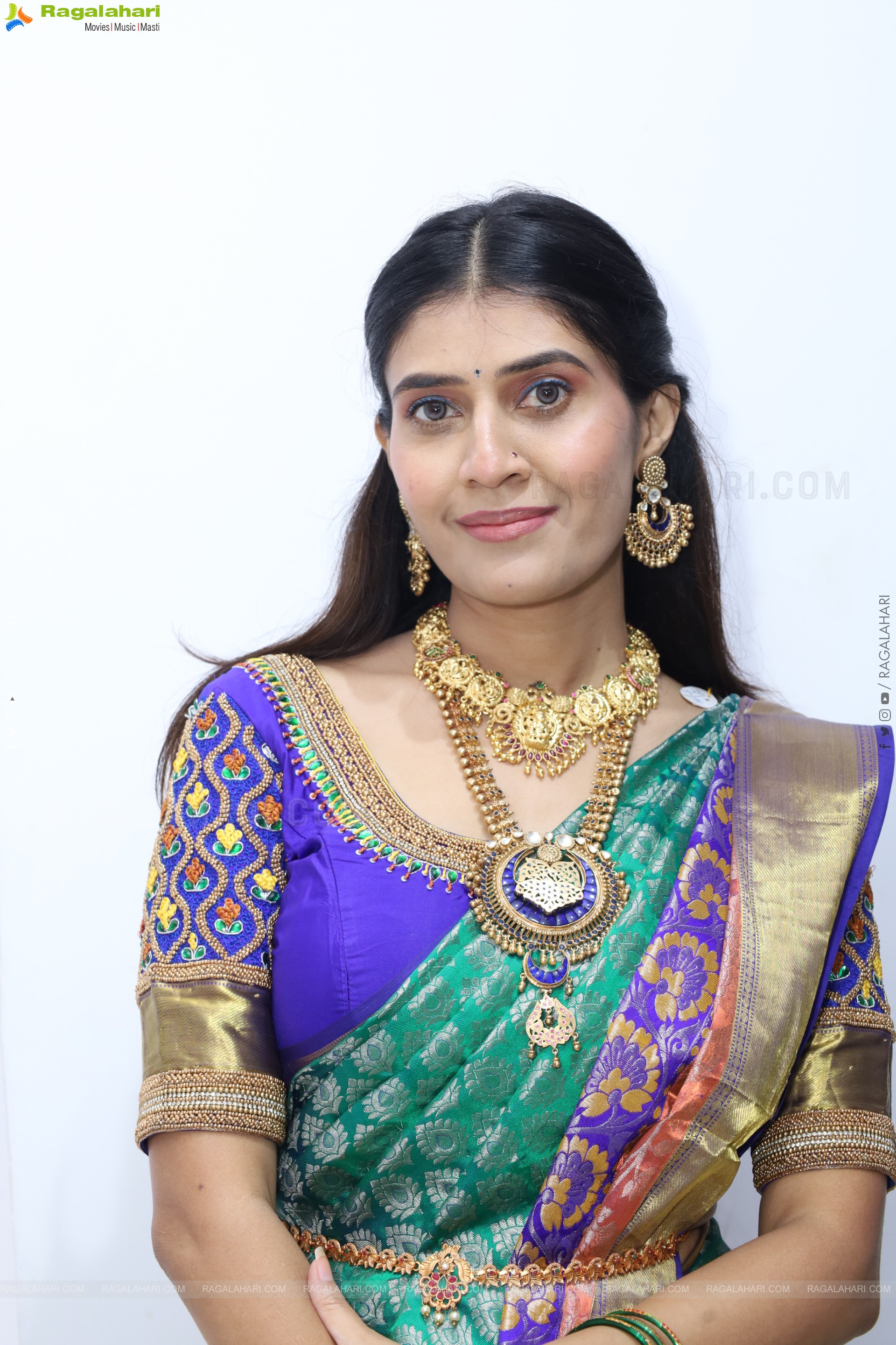 Punam Shail poses with Traditional Jewellery, HD Gallery