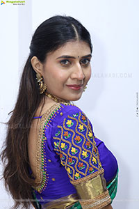 Punam Shail poses with Traditional Jewellery, HD Gallery