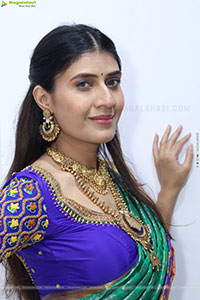 Punam Shail poses with Traditional Jewellery, HD Gallery