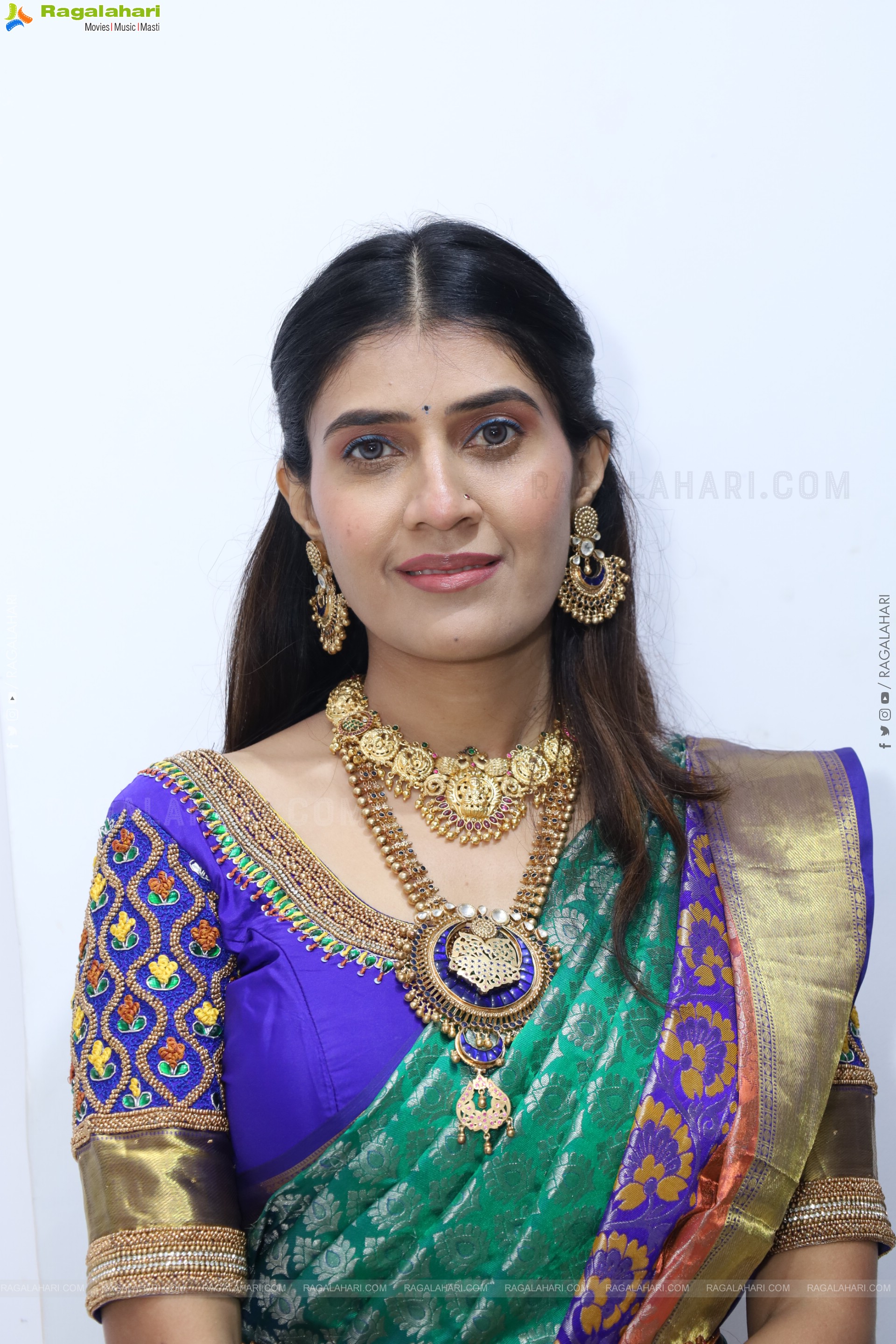 Punam Shail poses with Traditional Jewellery, HD Gallery