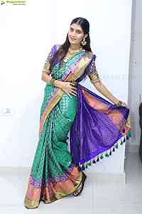 Punam Shail poses with Traditional Jewellery, HD Gallery