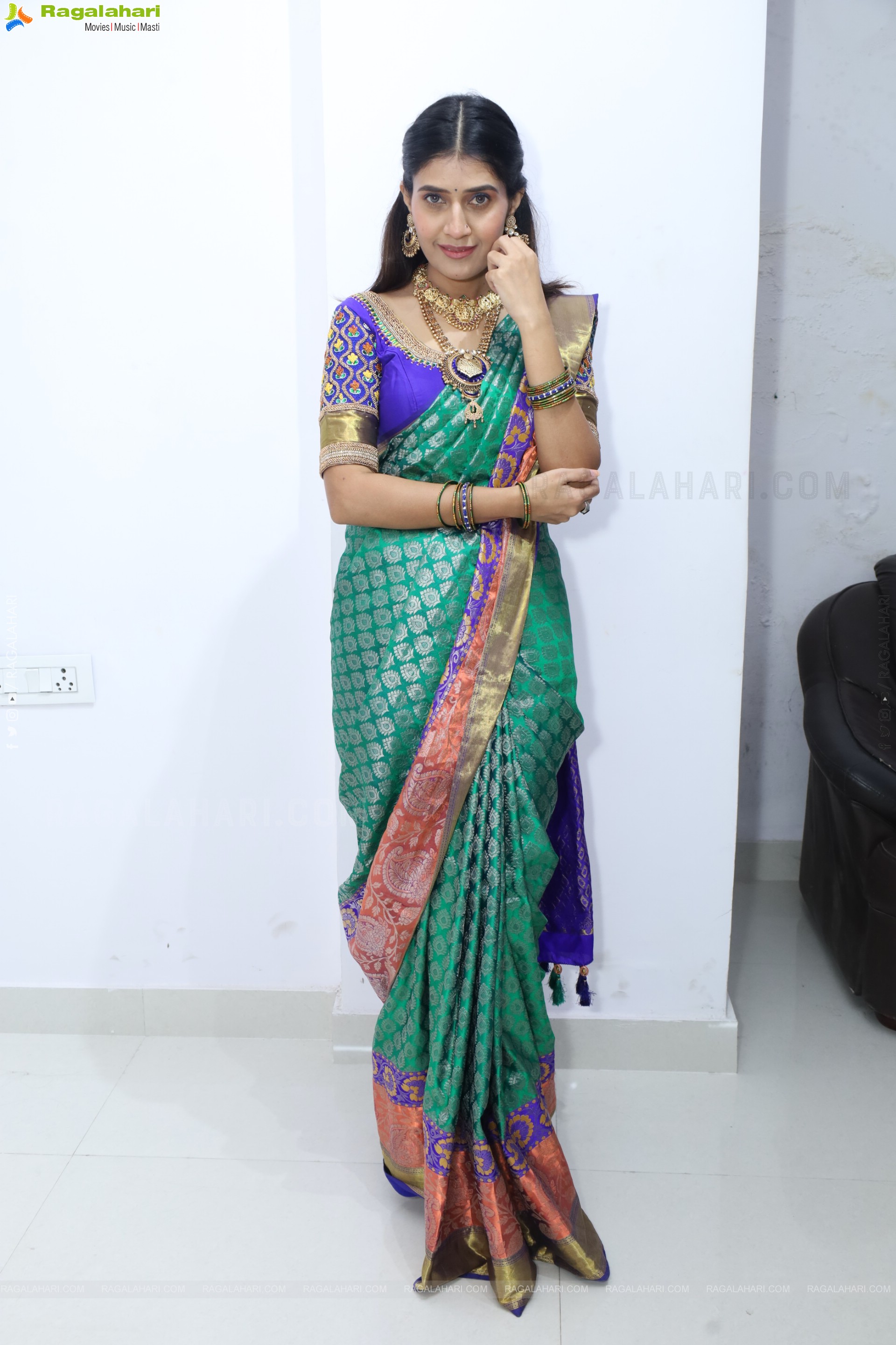 Punam Shail poses with Traditional Jewellery, HD Gallery