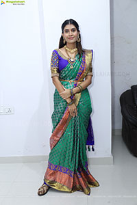 Punam Shail poses with Traditional Jewellery, HD Gallery