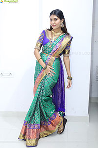 Punam Shail poses with Traditional Jewellery, HD Gallery
