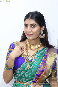 Punam Shail poses with Traditional Jewellery, HD Gallery