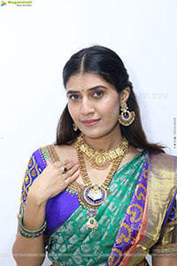Punam Shail poses with Traditional Jewellery, HD Gallery