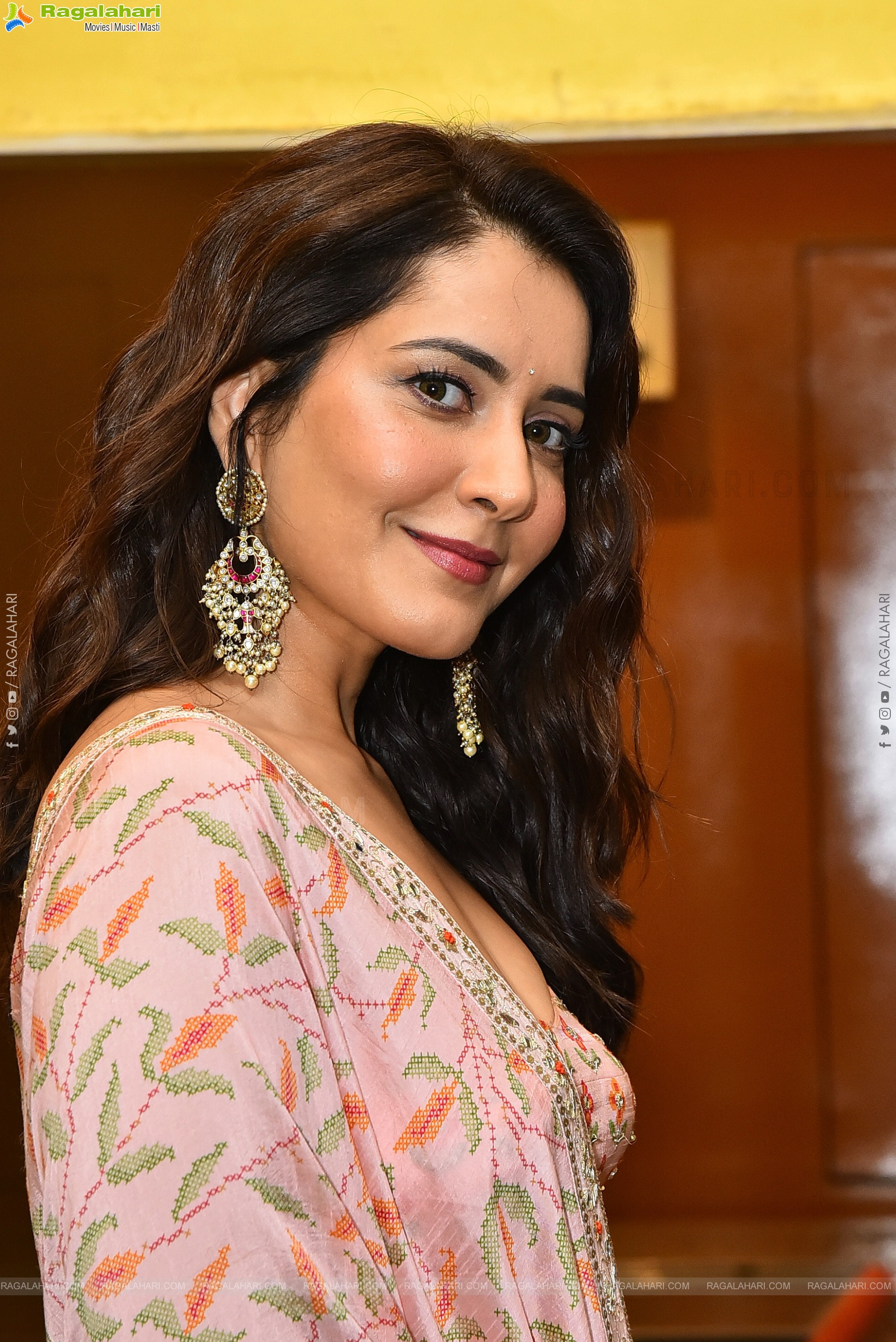 Raashi Khanna at Telusu Kada Trailer Launch Event, HD Gallery