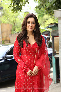 Raashi Khanna at Telusu Kada Interview, HD Gallery