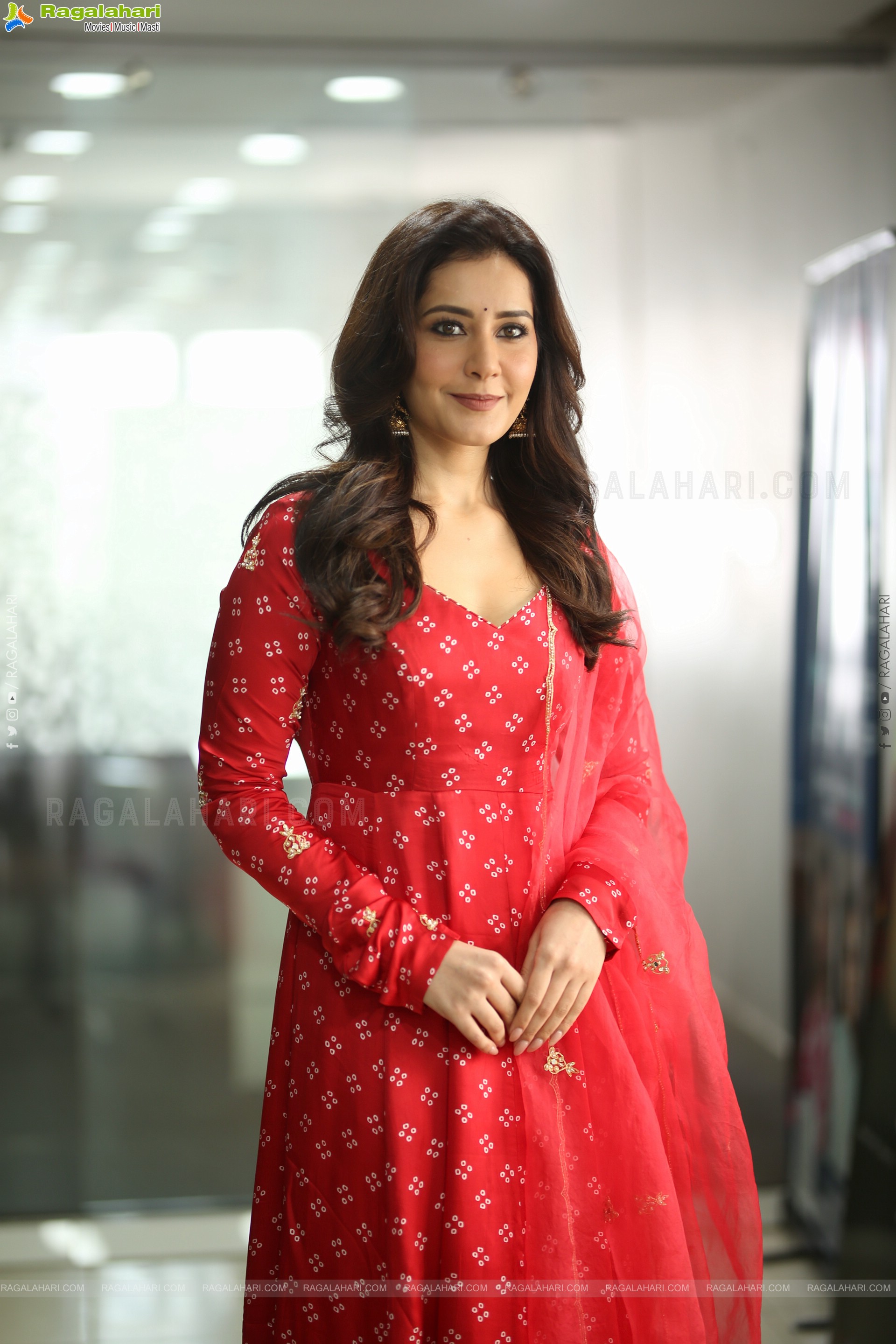 Raashi Khanna at Telusu Kada Interview, HD Gallery