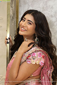 Rashi Singh Poses With Designer Jewellery, HD Gallery
