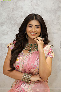 Rashi Singh Poses With Designer Jewellery, HD Gallery