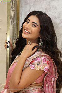 Rashi Singh Poses With Designer Jewellery, HD Gallery