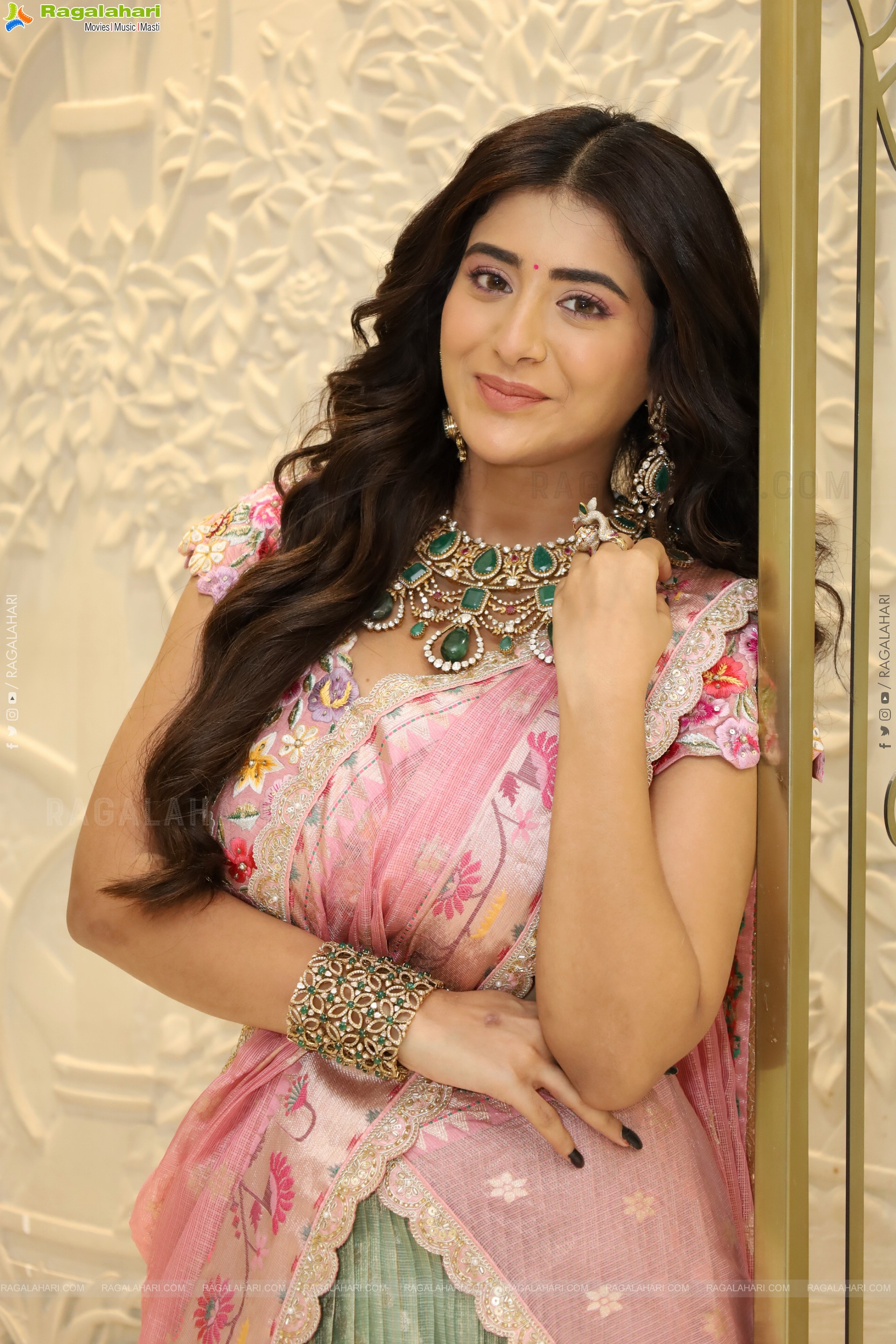 Rashi Singh Poses With Designer Jewellery, HD Gallery