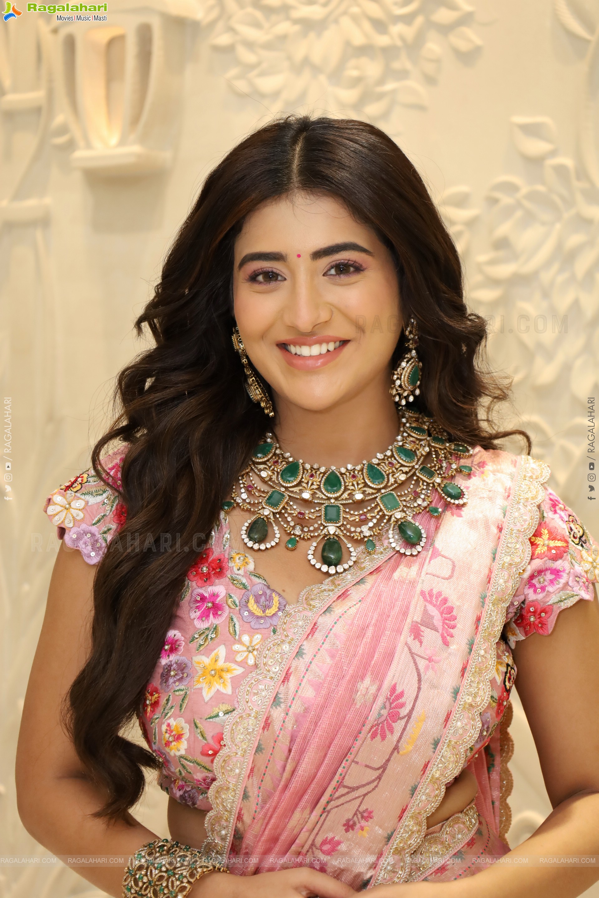 Rashi Singh Poses With Designer Jewellery, HD Gallery