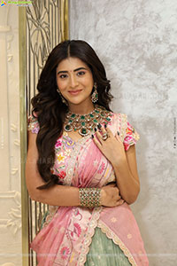 Rashi Singh Poses With Designer Jewellery, HD Gallery