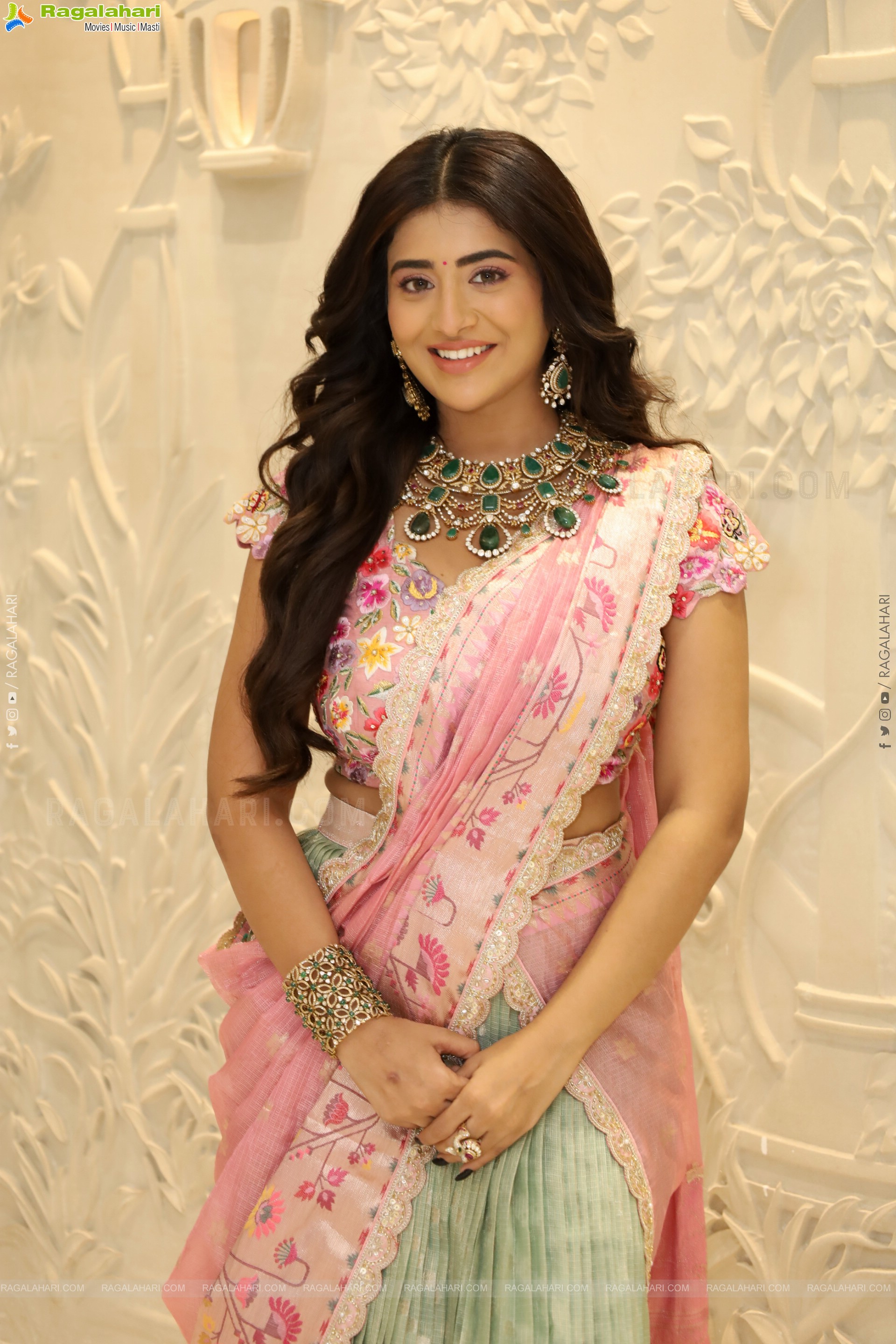 Rashi Singh Poses With Designer Jewellery, HD Gallery