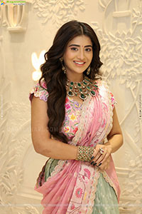 Rashi Singh Poses With Designer Jewellery, HD Gallery