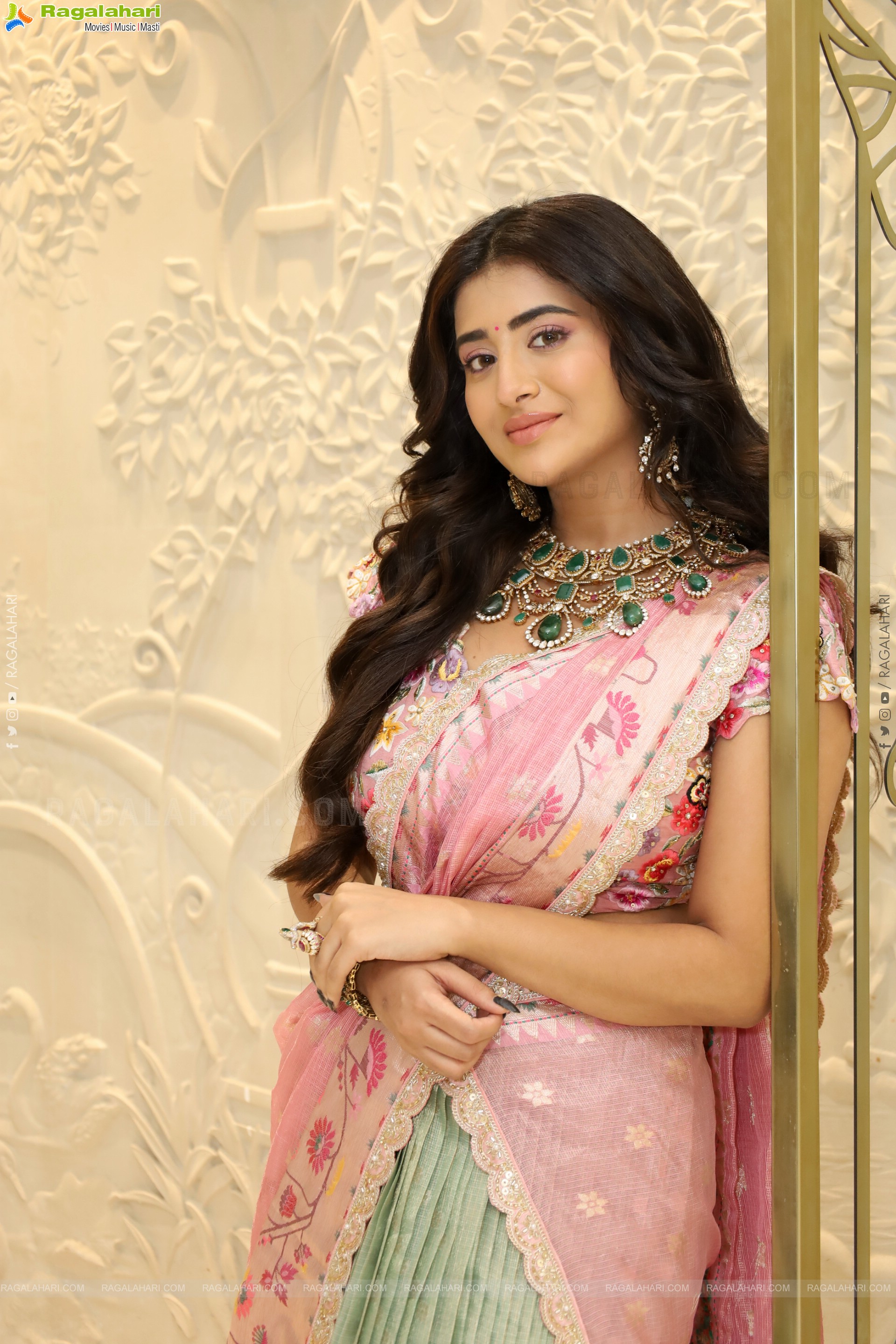 Rashi Singh Poses With Designer Jewellery, HD Gallery