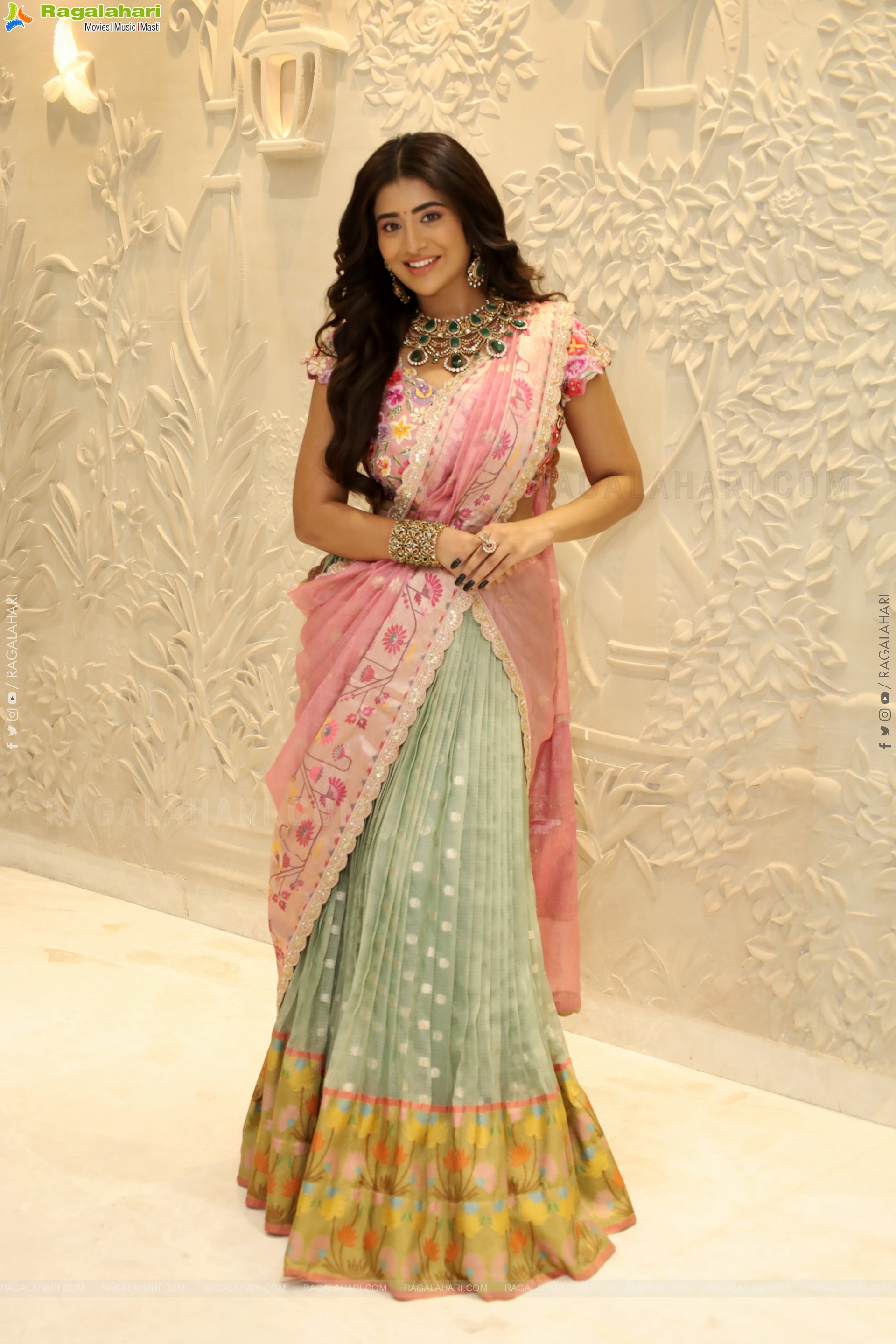 Rashi Singh Poses With Designer Jewellery, HD Gallery