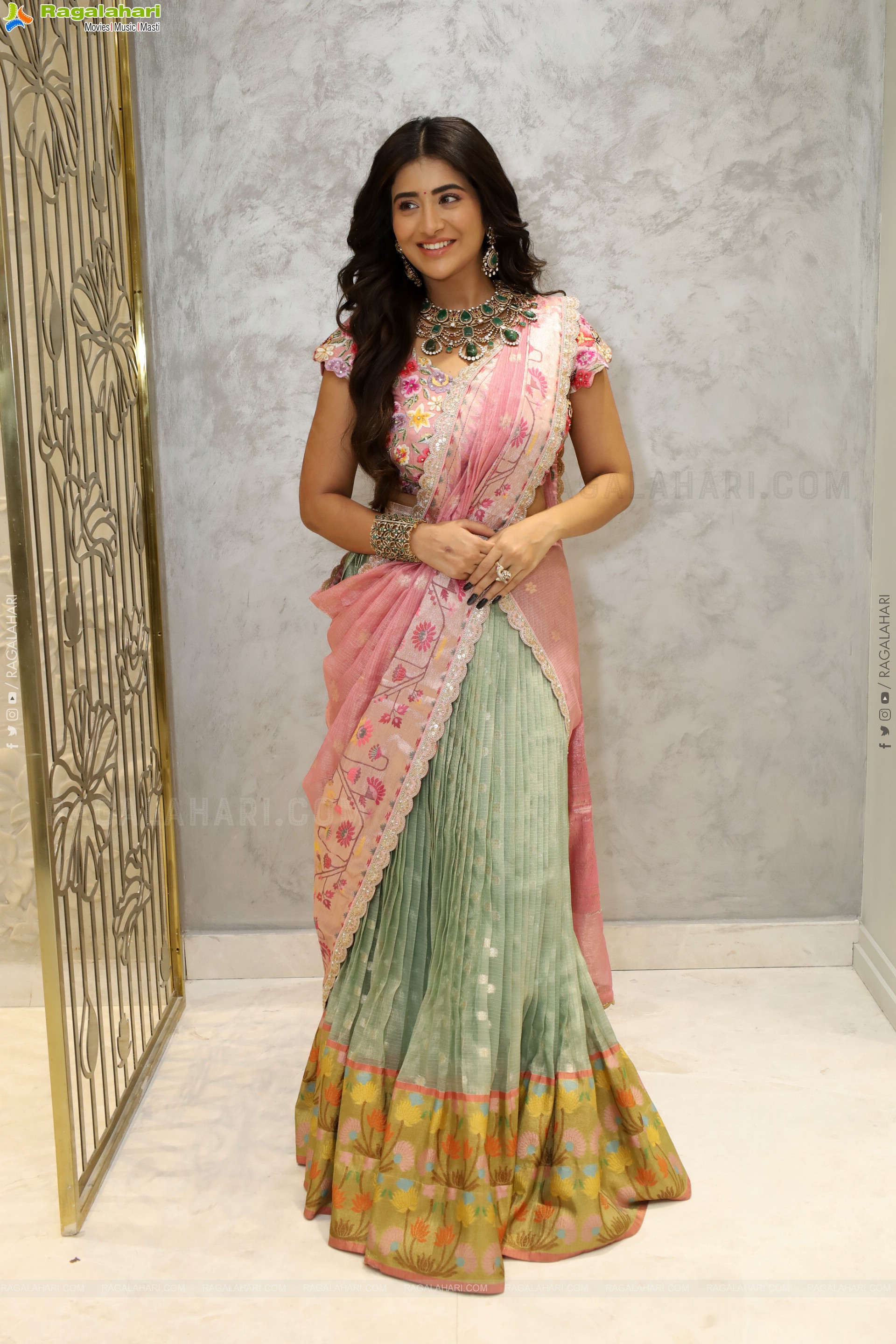Rashi Singh Poses With Designer Jewellery, HD Gallery