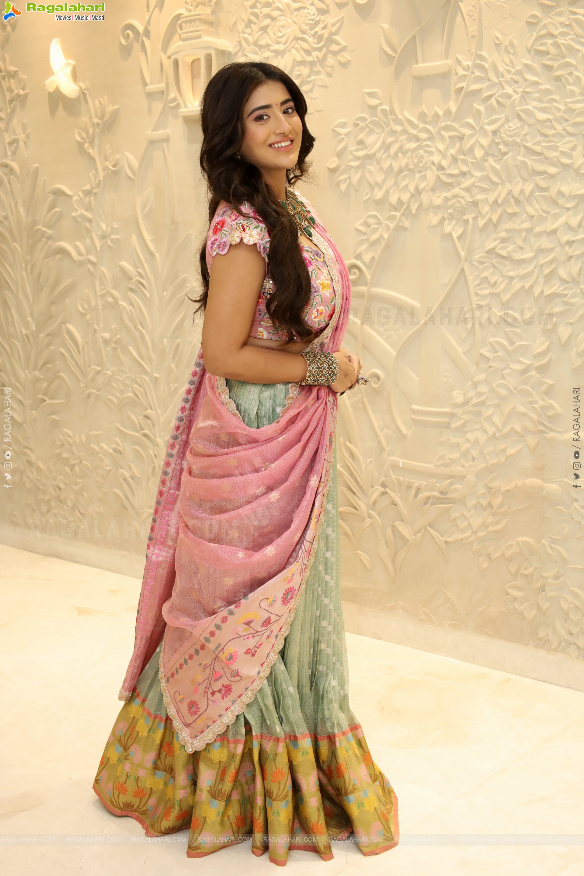 Rashi Singh Poses With Designer Jewellery, HD Gallery